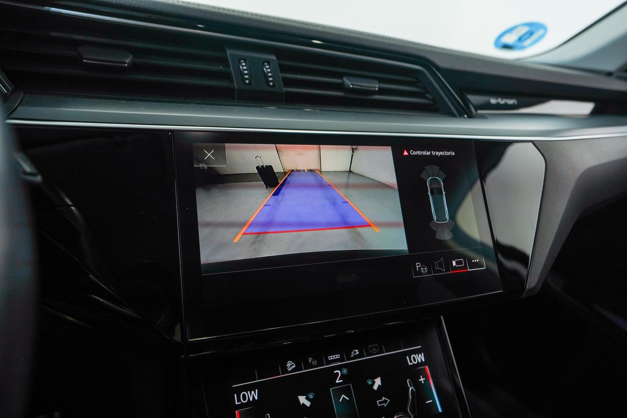 Audi e-tron — photo 25