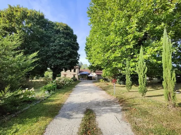 Bien d’exception Vente Senlisse 21p 785m² 3150000€