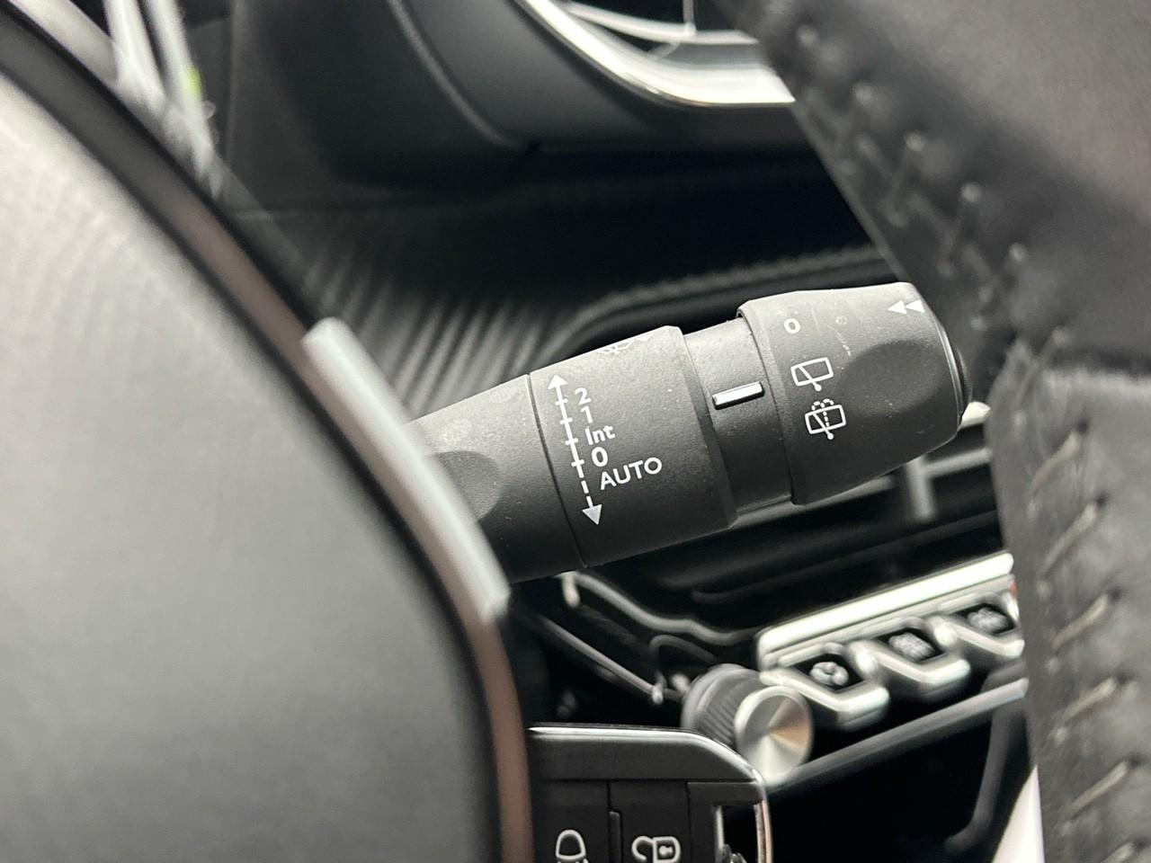 Peugeot 2008 puretech 130 s&s bvm6 allure pack — photo 18