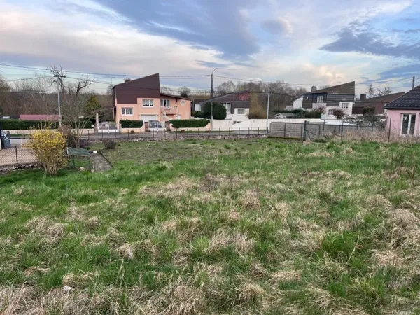 Terrain 740 m²