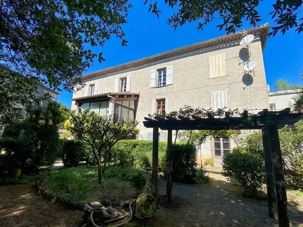 Maison 10 pièces 280 m²