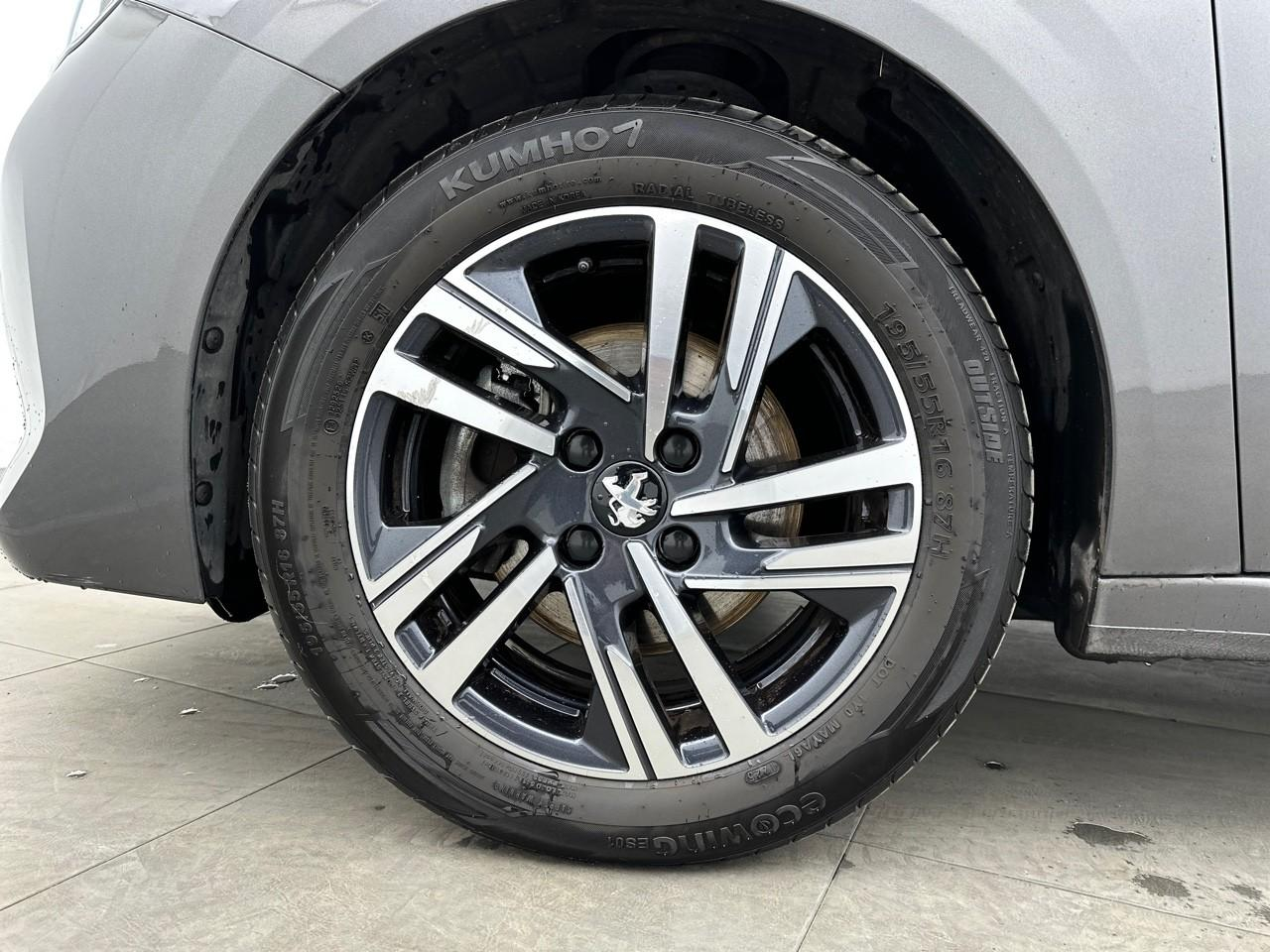 Peugeot 208 puretech 100 s&s bvm6 allure — photo 16