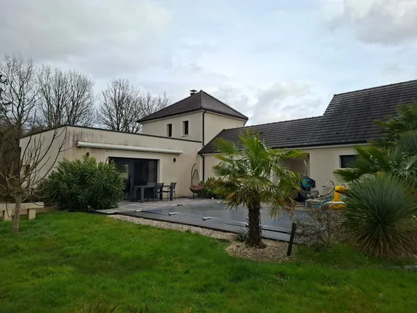 TRÉS BELLE MAISON COMTEMPORAINE