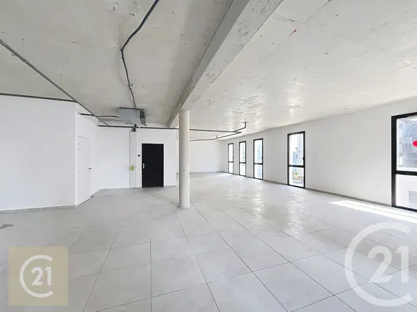 Local 135 m²