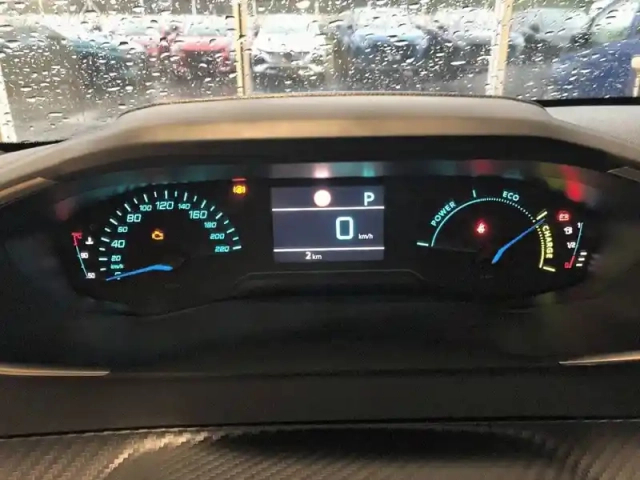 Peugeot 208 hybrid 110 e-dcs6 — photo 10