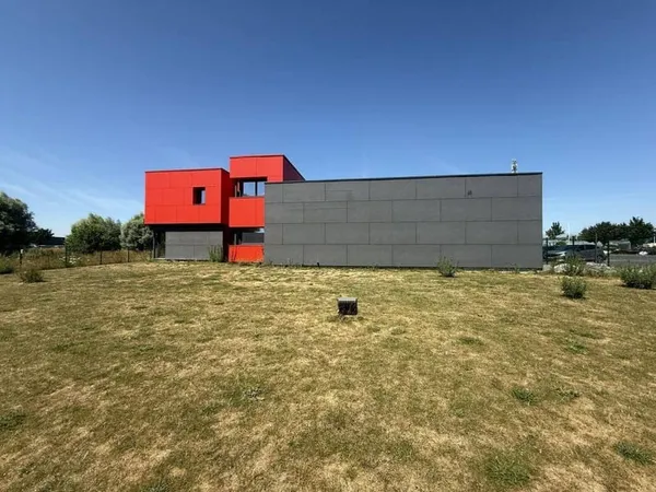 Local d'activité 561 m²