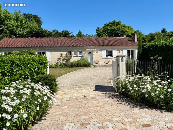 La Brede Maison de plain-pied 185 m² - 4 chambres - Terrain 2 270 m² - Impasse au calme