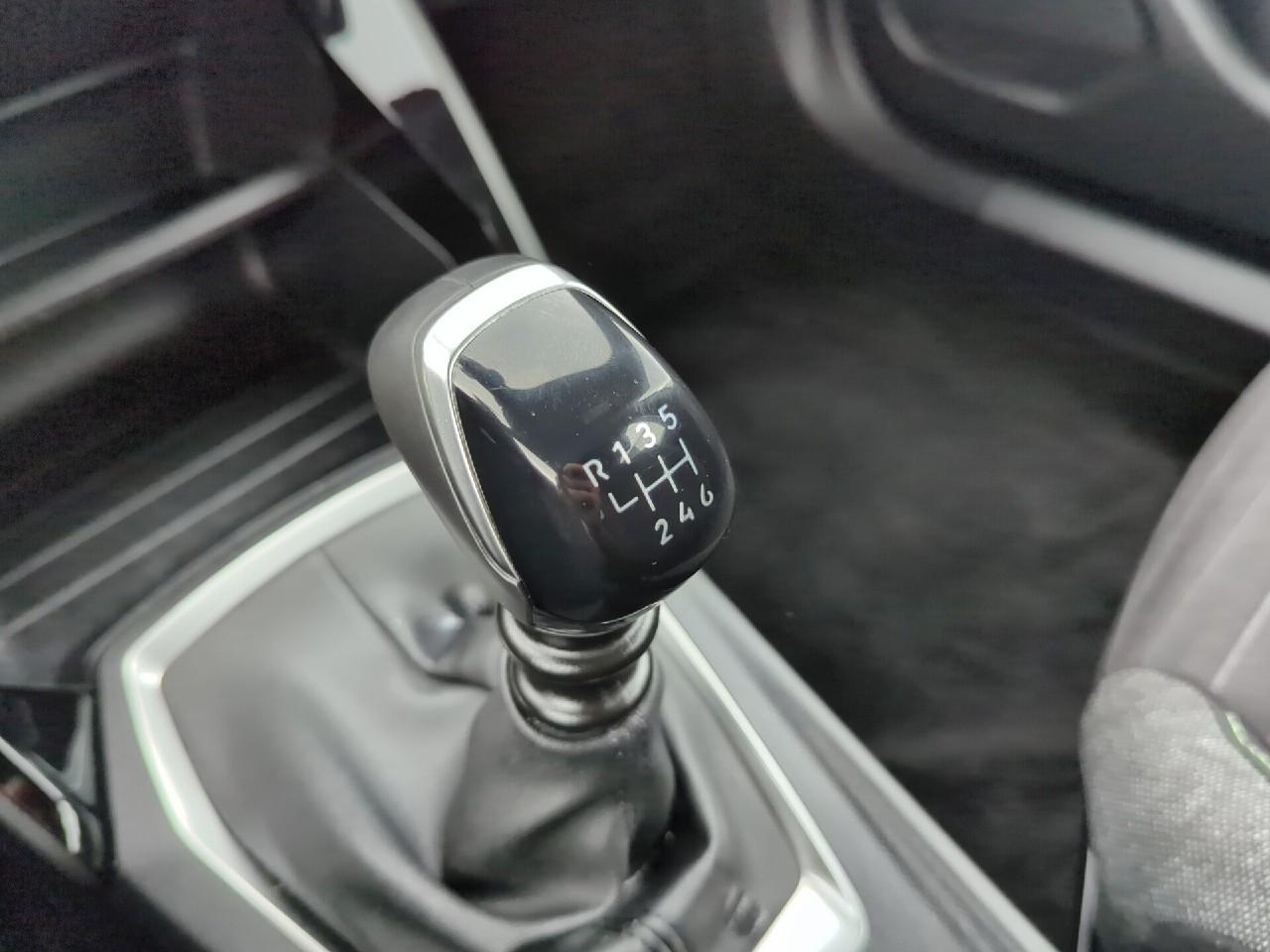 Peugeot 2008 puretech 100 s&s bvm6 active — photo 27