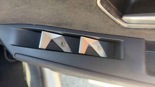 DS DS7 Crossback 2.0 BlueHDi 180 EAT8 - Performance Line + – 2020 – 130464 km – Diesel – Boîte Automatique — photo 2