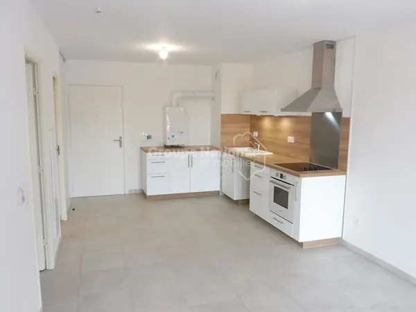APPARTEMENT T2 RESIDENCE RIOUFOL TERRASSE ET GARAGE