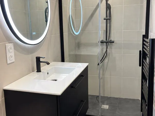 🏡 2 PIECES MEUBLÉ DE 25 m² - DPE C - CLIM RÉVERSIBLE - 2 PARKINGS PRIVATIFS - VUE SUR LA SEINE 🌿