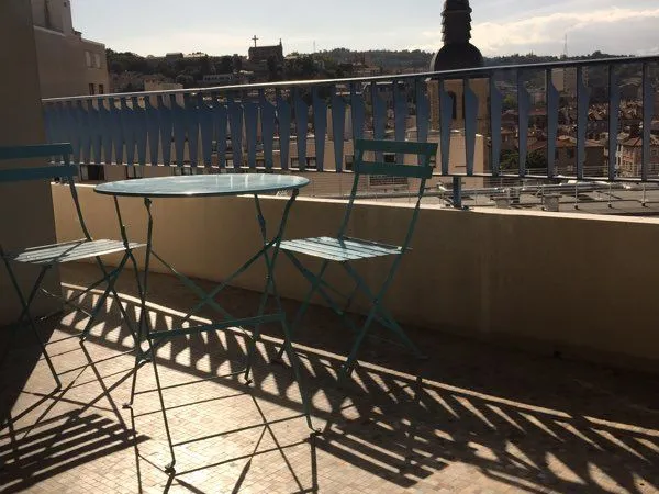 Location F3 avec terrasse place Chavanelle