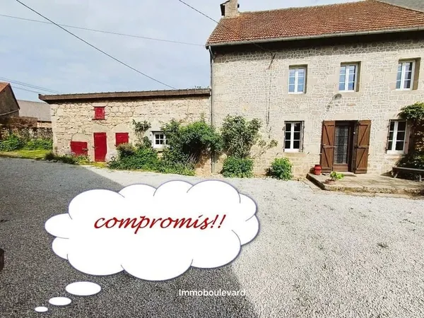 À vendre dans la Creuse, belle maison, grange et jardin.
