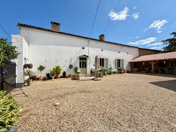 Maison de campagne de caractère avec dépendances et potentiel chambres d'hôtes