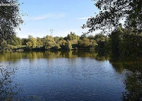 Pêcheur de carpe recherche lac étang gravier lac e