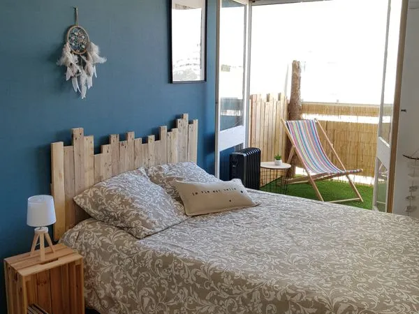 Charmant T2 aux pieds de la plage avec balcon vue latérale mer