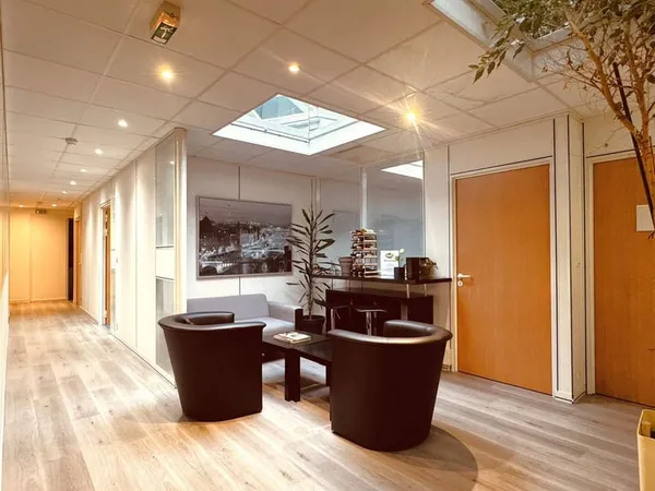 Bureau 170 m²