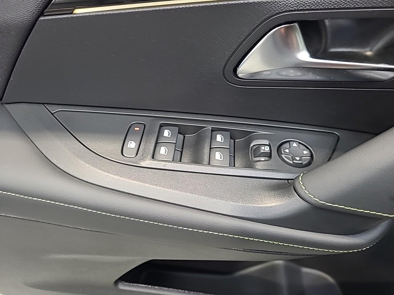 Peugeot 2008 hybrid 145 ch e-dcs6 gt — photo 25