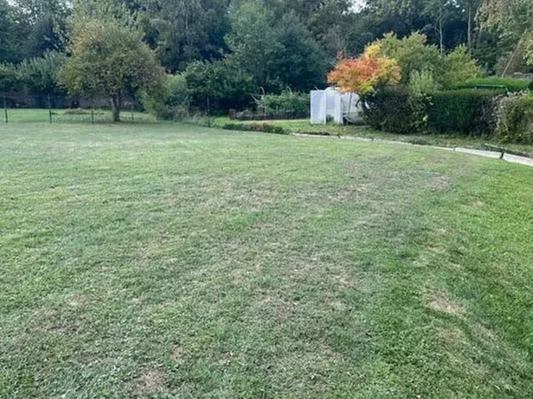Terrain 900 m²