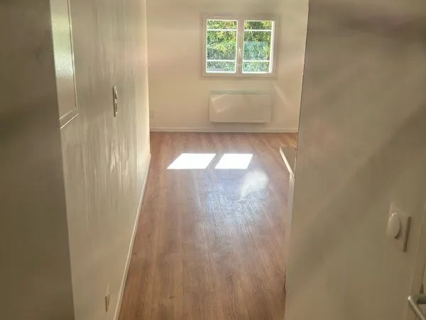 Studio 17 m² refait à neuf - Centre-ville Marignane