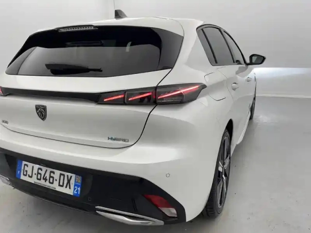 Peugeot 308 phev 180 e-eat8 — photo 31