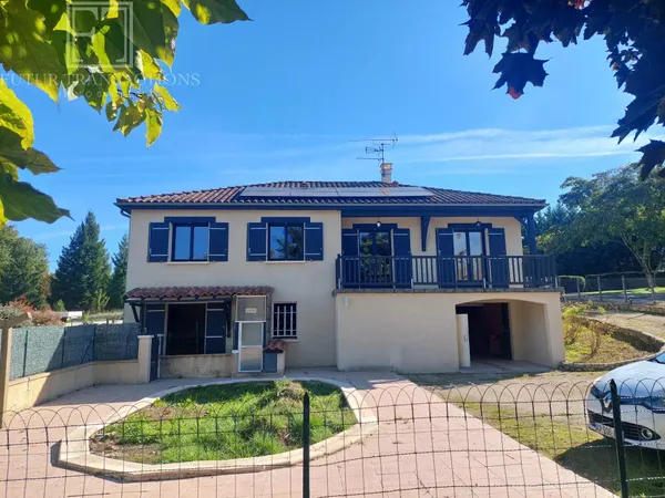 Maison sur 2550 m² de terrain clos