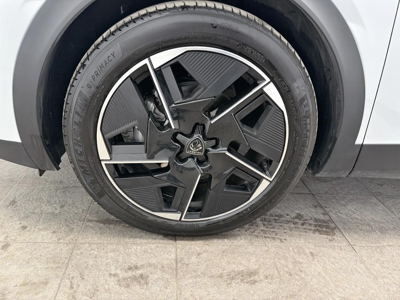 Peugeot 408 hybrid 136 e-dcs6 gt — photo 11
