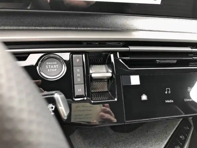 Peugeot 3008 hybrid 145 e-dcs6 — photo 14