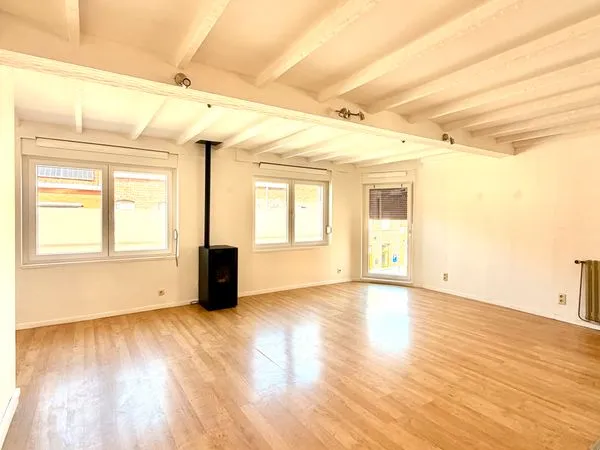 Appartement rénové, 90m2, 2 chambres, 625