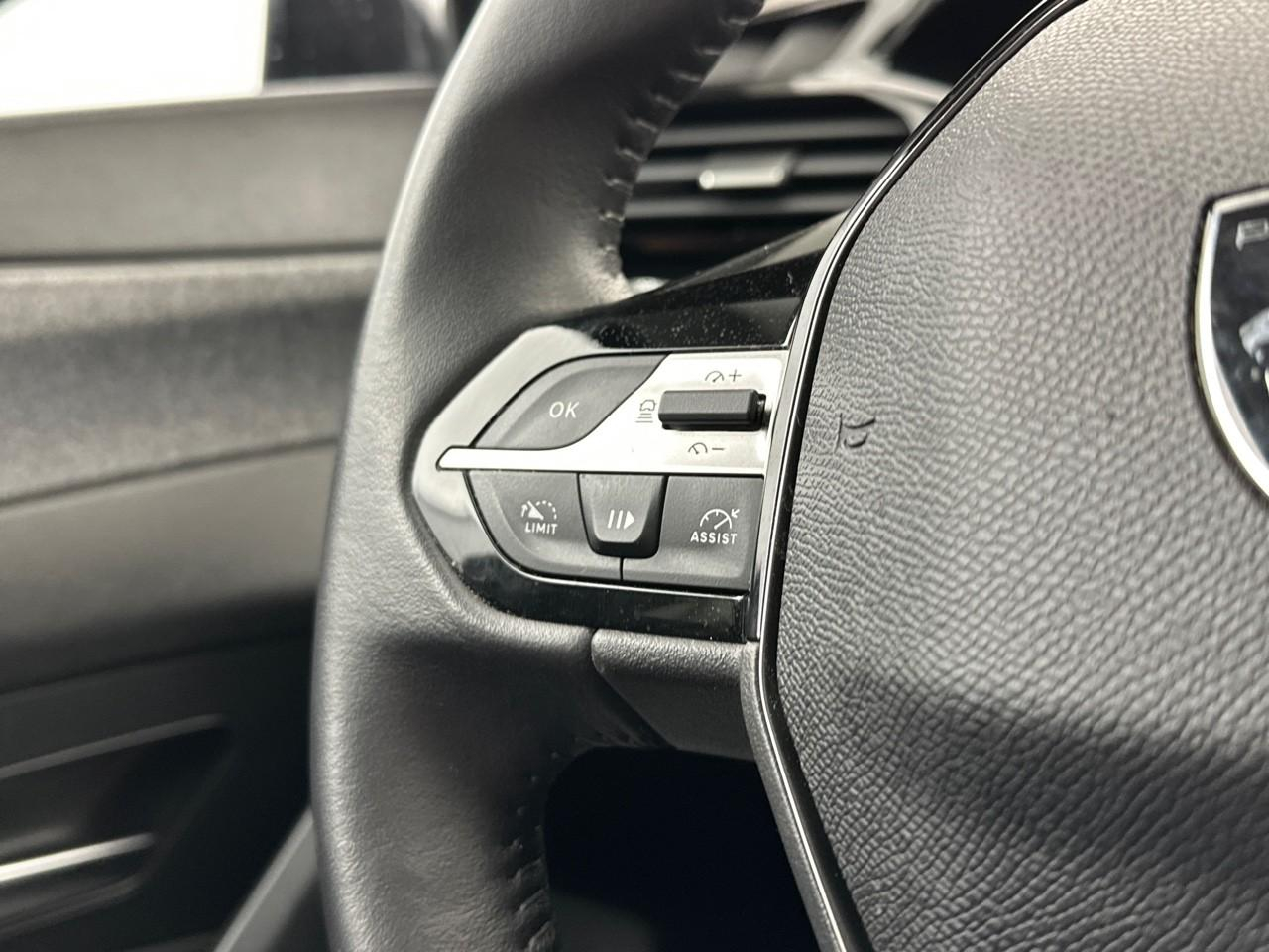 Peugeot 308 puretech 130ch s&s eat8 allure pack — photo 18