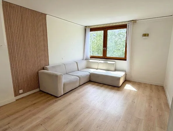 Appartement 3 pièces 57 m², bon état situé dans une petit immeuble