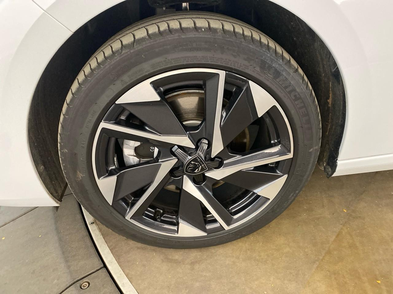 Peugeot 308 sw hybrid 145 e-dcs6 allure — photo 11