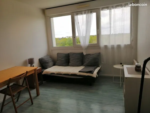 STUDIO : 21 m2 / 470 euros CC