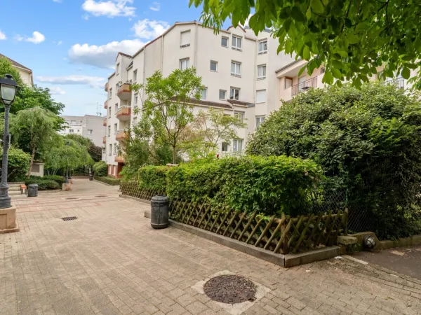 NOGENT-SUR-MARNE - 94130 - VILLAGE - APPARTEMENT FAMILIAL - ETAGE 3/3 - ASCENSEUR - BALCON - PARKING