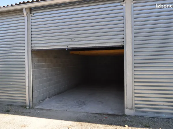 Grand Box Garage a louer 24m2