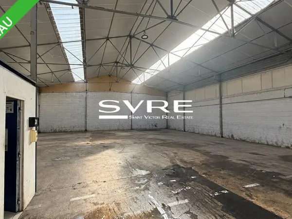 Local industriel 330 m²