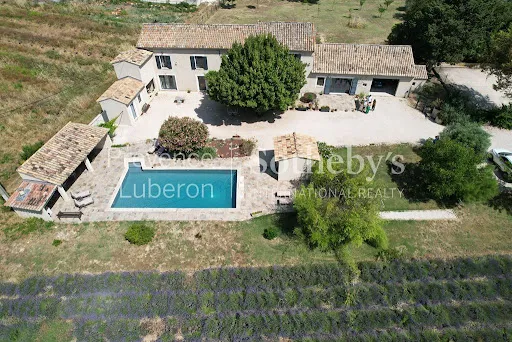 Maison 9 pièces 230 m²