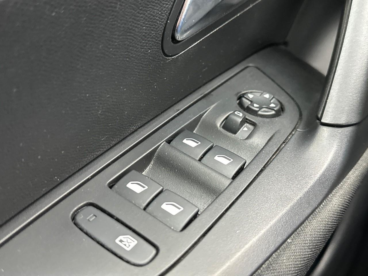 Peugeot 2008 puretech 100 s&s bvm6 active — photo 15