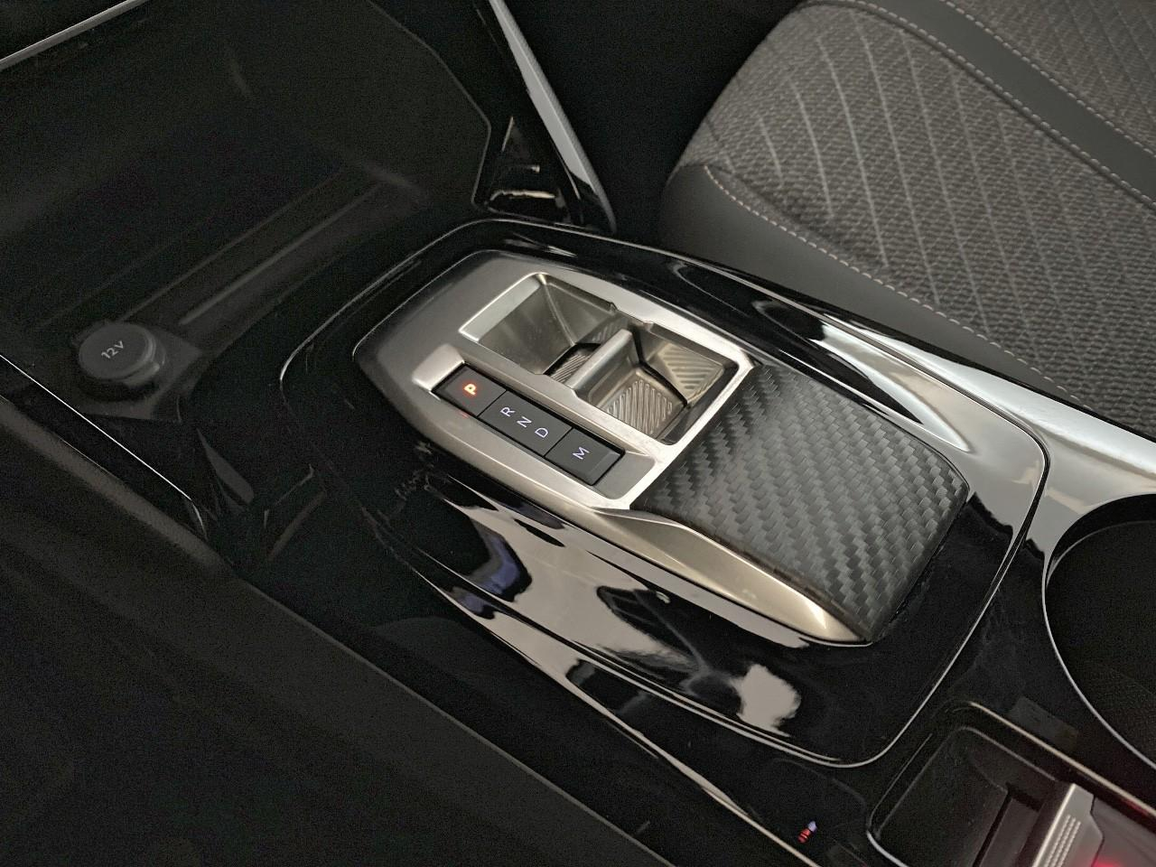Peugeot 2008 hybrid 145 ch e-dcs6 allure — photo 18