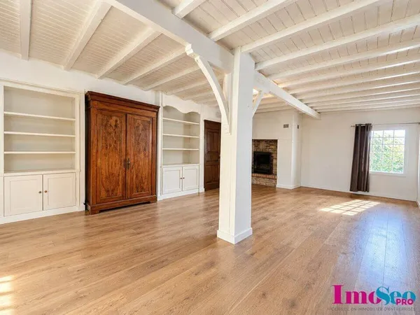 Bureau 77 m²