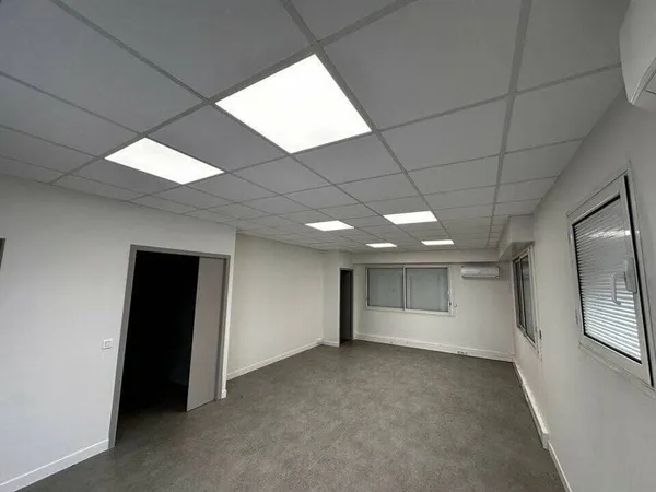 Local d'activité 609 m²