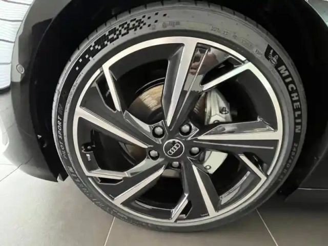 Audi A6 avant e-tron e-tron performance 367ch s line — photo 9