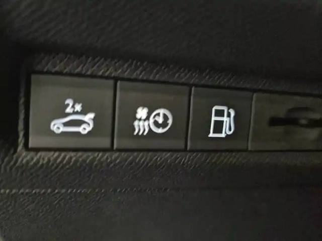 Peugeot 408 phev 225 e-eat8 — photo 29