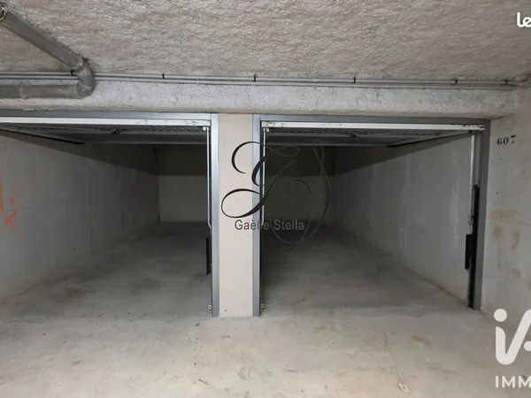 Parking/box 30 m² Cuers