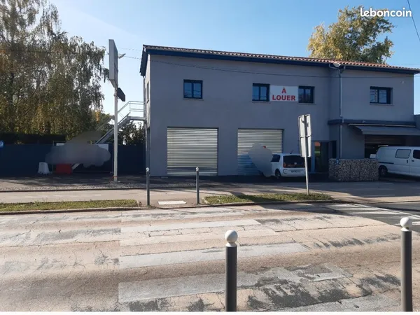 Local commercial bureaux logements