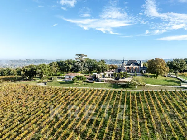 Propriété de 1300 m² au coeur des vignobles bordelais sur 111 ha et 80 de vignes