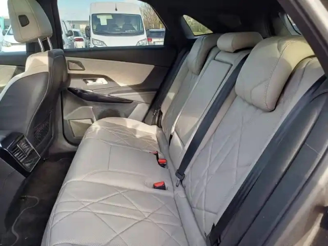 Ds Ds 7 ds7 crossback hybride e-tense 300 eat8 4x4 — photo 37