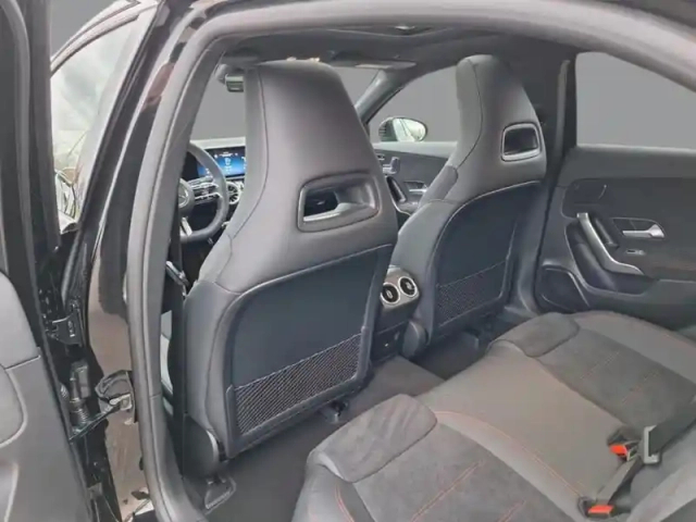 Mercedes Cla 200 d amg line — photo 12