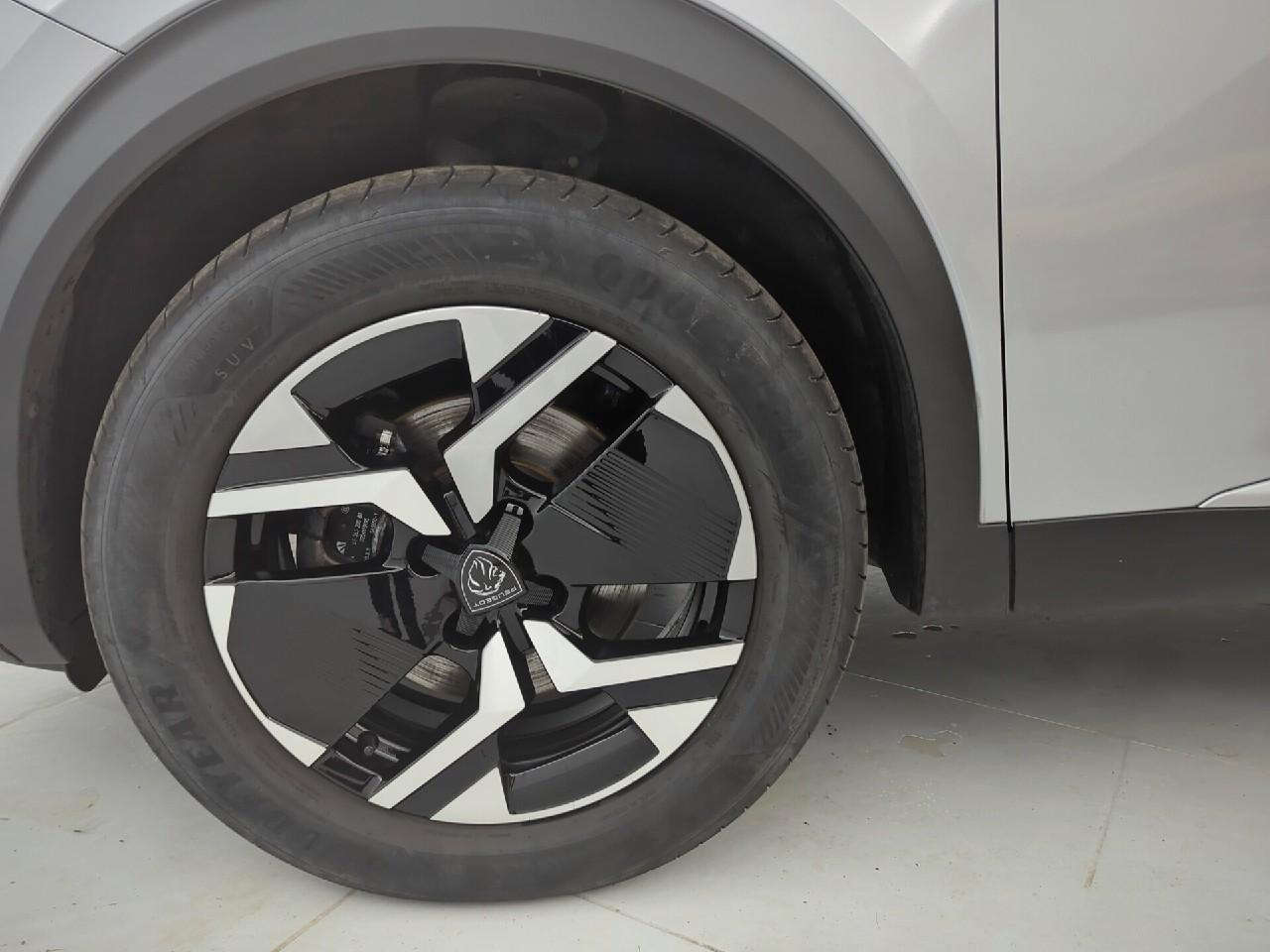 Peugeot 2008 hybrid 145 ch e-dcs6 allure — photo 30