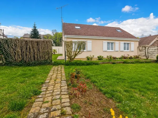 Spacieuse maison 5 pièces à Presles